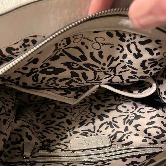 Jessica Simpson Soft Grey Purse with adjustable strap and dividers - Picture 4 of 13